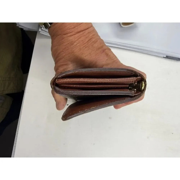 Louis Vuitton LV Monogram Canvas Leather Wallet Snap Closure Brown Womens - Picture 8 of 8